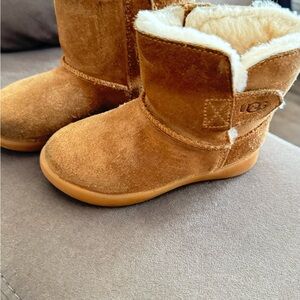 Boots Ugg  size 7 toddler